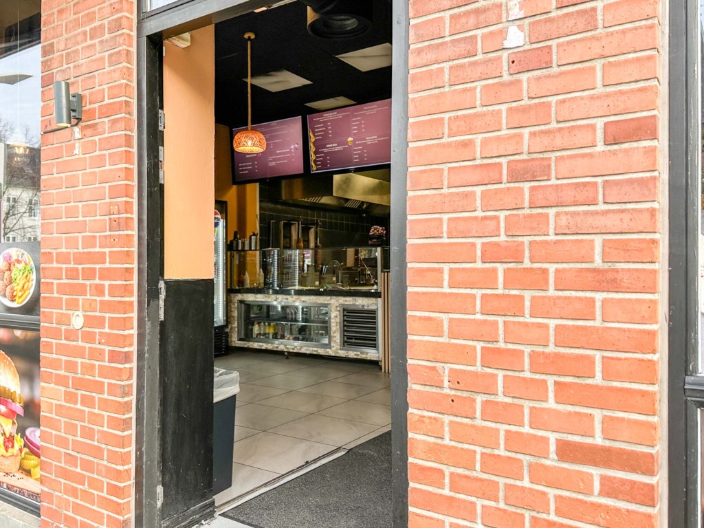 Der er pita, ruller og burger hos Saray Restaurant i Vejle.