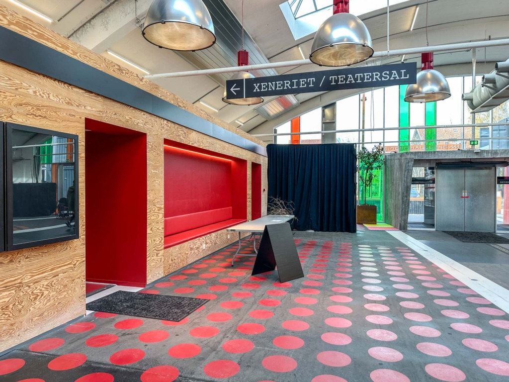 Indgangen til teatersalen hos SpinderiHALLERNE i Vejle.