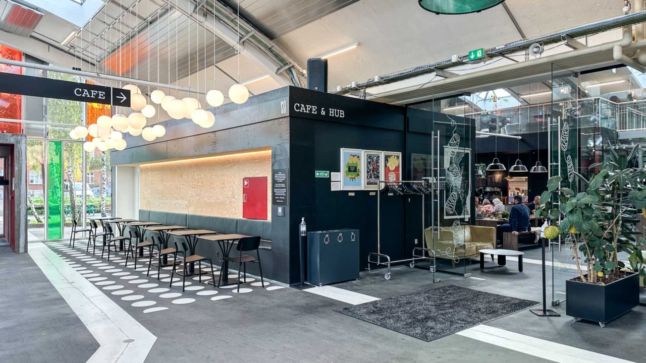 Indgangen til caféen hos SpinderiHallerne.