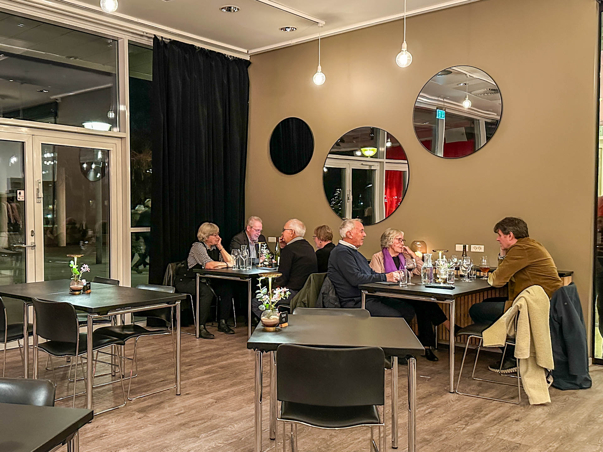 Det er uformelt hos Unoden i Vejle Musikteater.