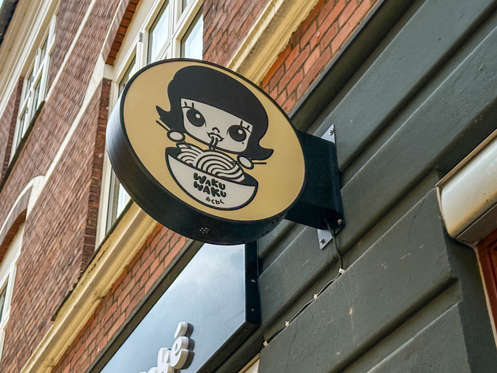Waku Waku ligger i Orla Lehmannsgade i Vejle og har ramen og bowls på menuen.