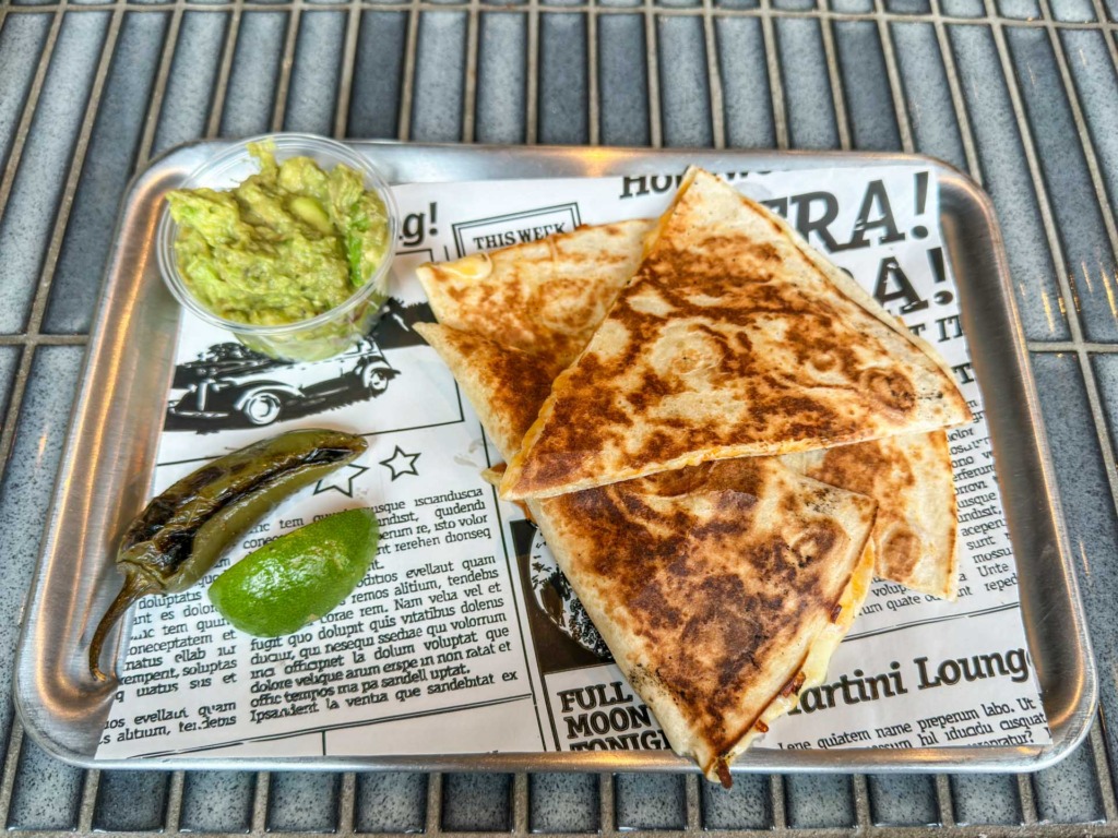 Cheese quesadilla hos Barrio i Vejle.