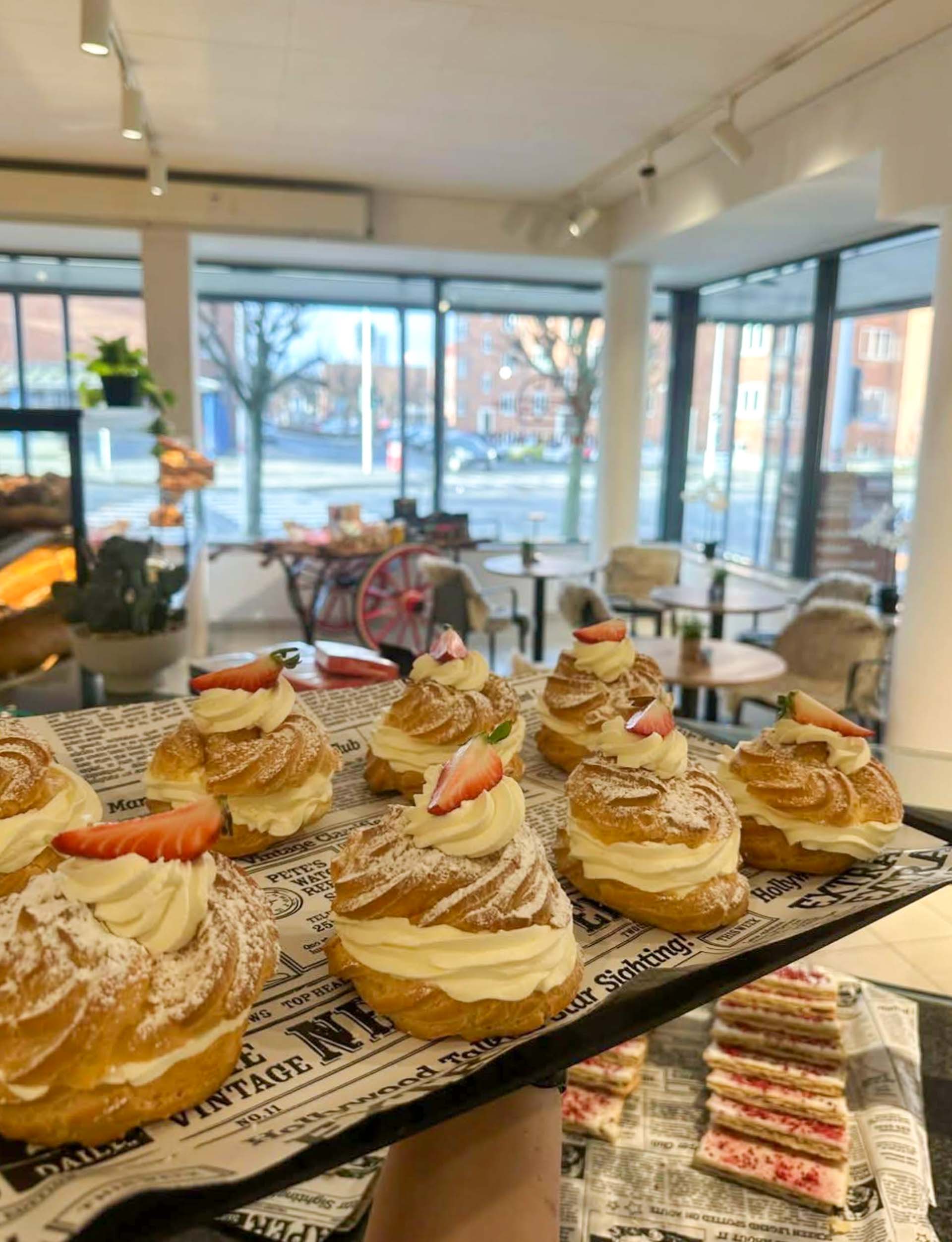 Masser af kager hos ØsterBos Bager & Konditor