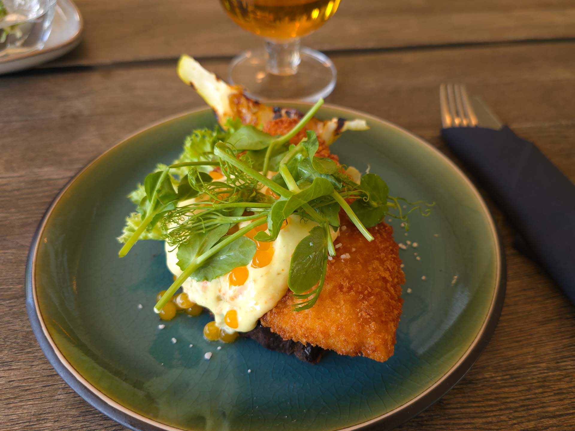 Smørrebrød med panko fisk hos restauranten i golfklubben i Vejle.