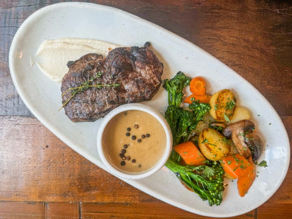 Der er steak hos Meat hos Social Dining i Vejle