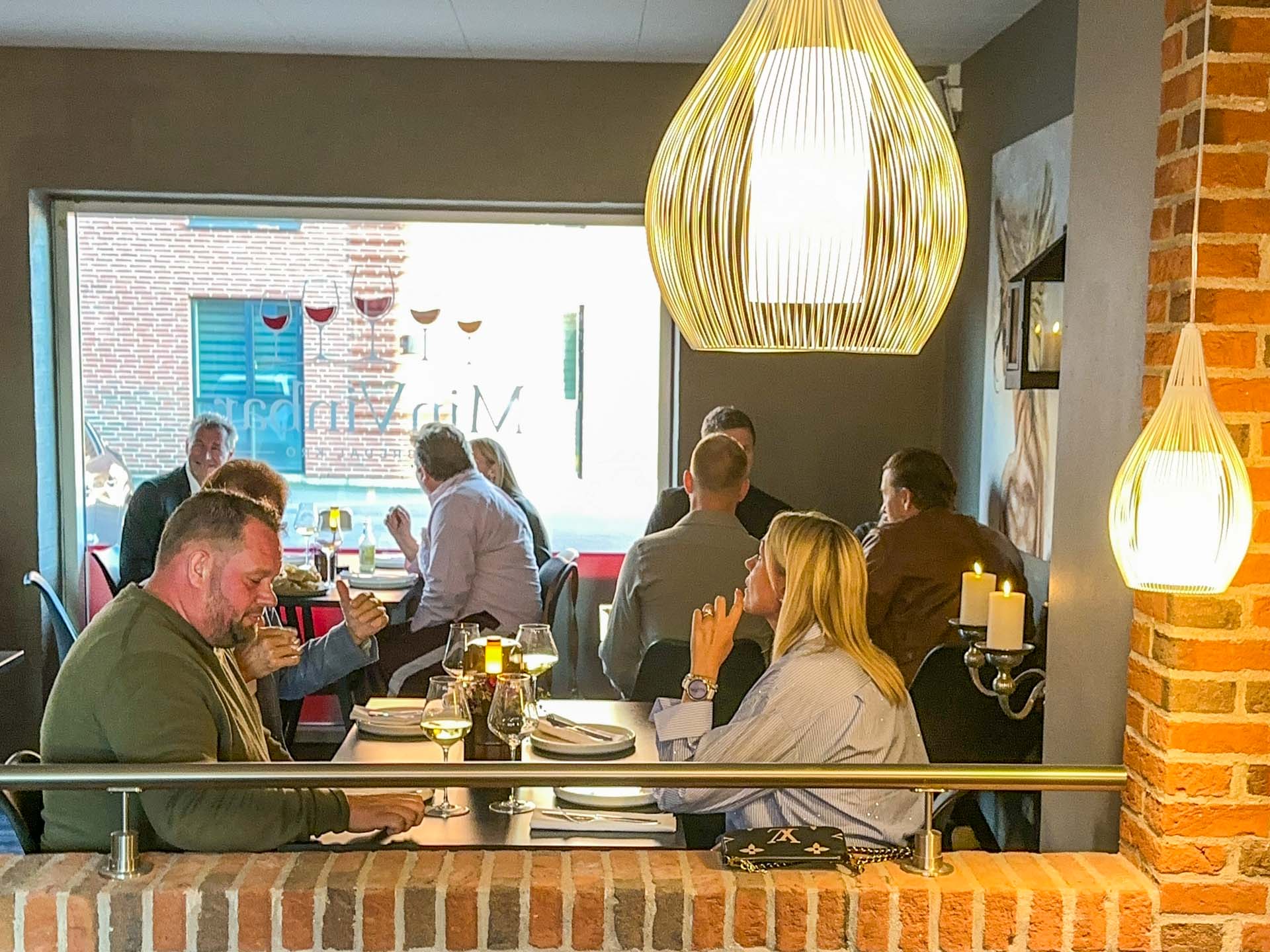 Snup et glas vin hos Min Vinbar i Hedensted