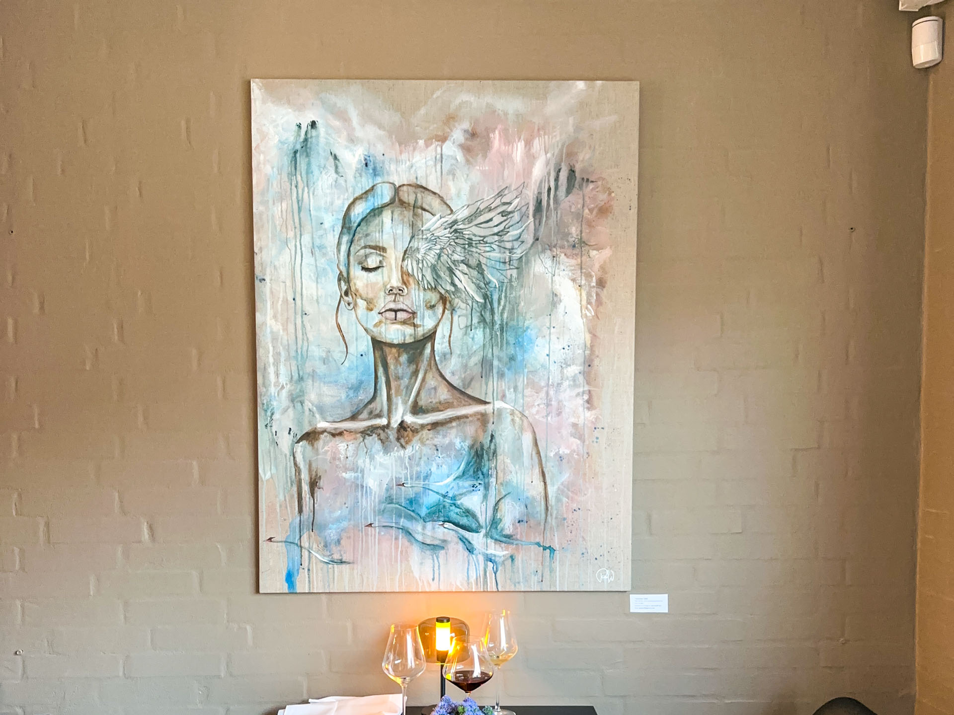 Lokale kunstnere sætter sit præg på Min Vinbar i Hedensted
