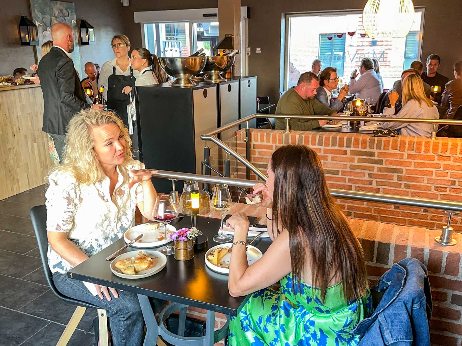 Det er hyggeligt hos Min Vinbar i Hedensted